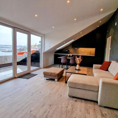 Lovely 2-Bedroom Loft With Panoramic View. Kristiansund Exterior foto